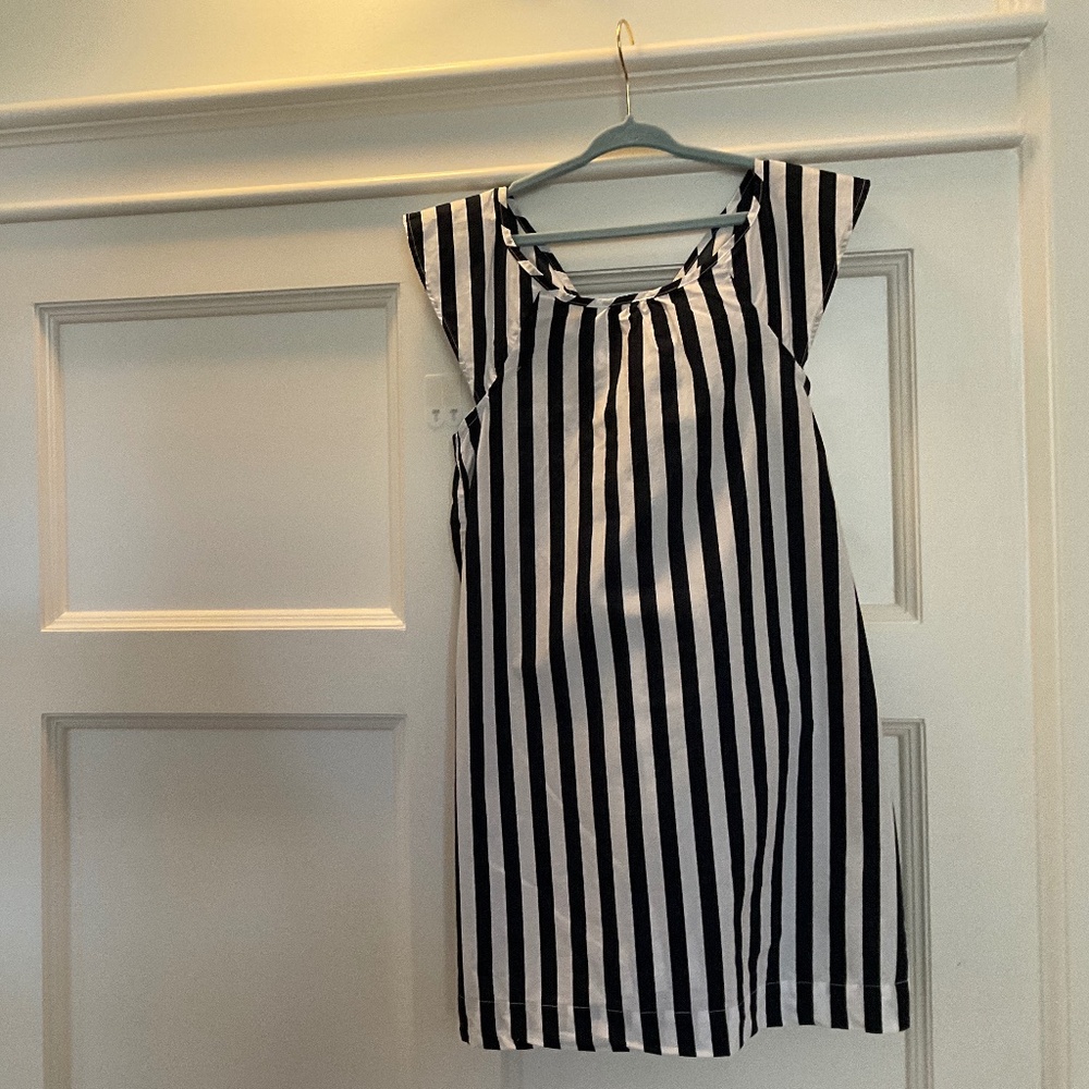 Black and white striped dress crewcuts cut size 8.